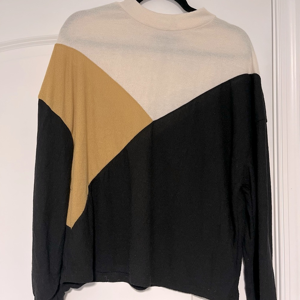 Thin knit shirt